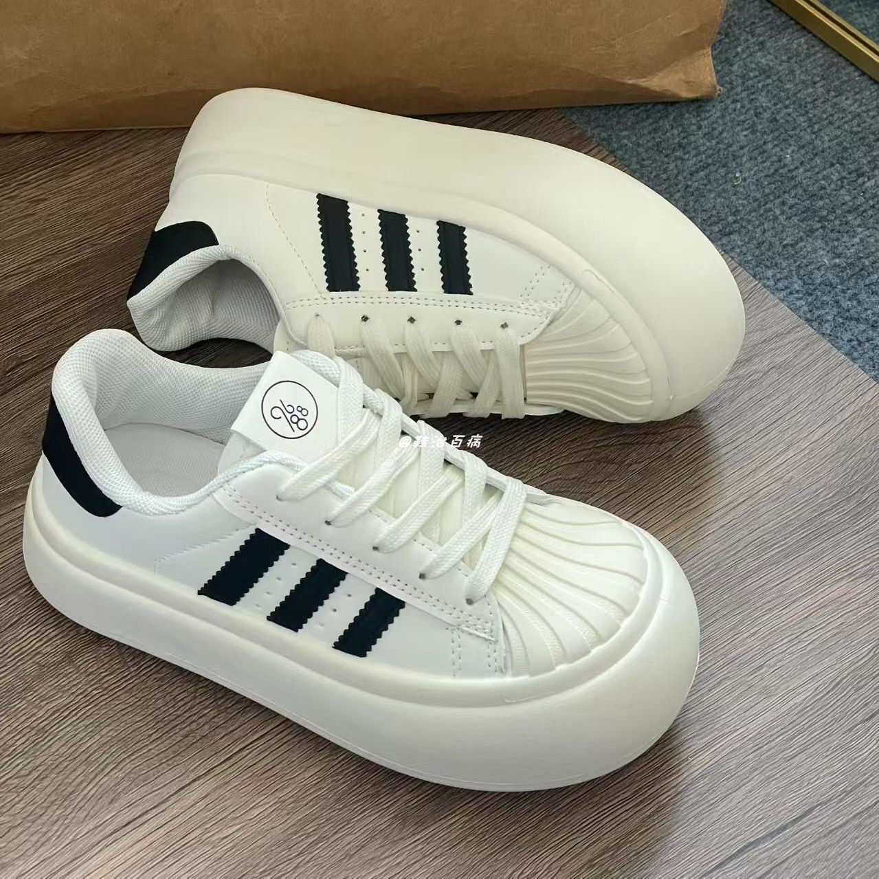 原创黑白色三条杠百搭滑板鞋女ins小众复古休闲鞋增高减震运动鞋