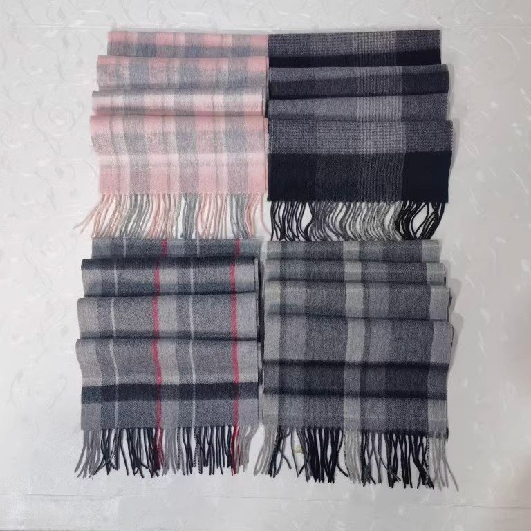 纯羊毛围巾新款男女通用情侣秋冬款学生保暖格子百搭围脖生日礼物