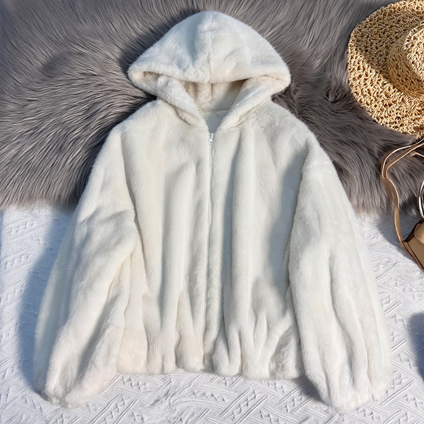 仿皮草连帽加厚保暖短款外套女