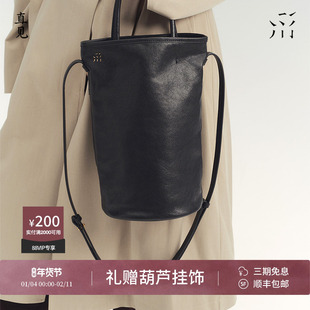 直见浔游水桶包轻奢高级头层小牛皮慵懒通勤斜挎大容量圆筒女包包
