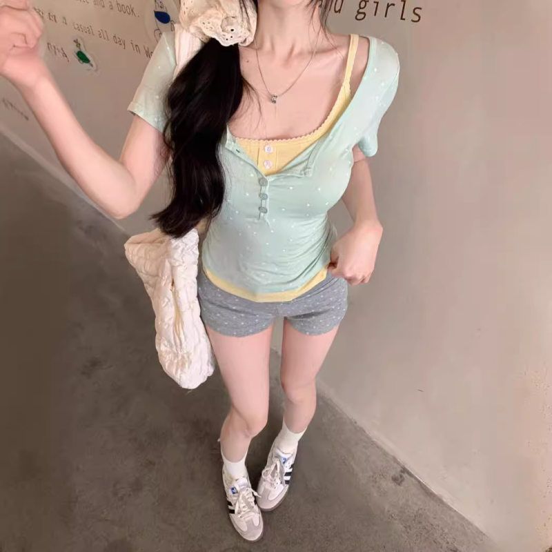 热辣风套装上衣女波点半开纽扣短款T恤性感背心内搭吊带两件套