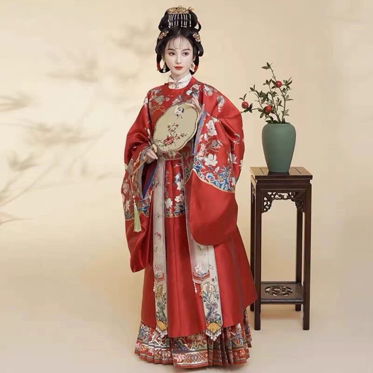 出租钟灵毓秀繁华锦鹊明制圆领袍马面裙刺绣出阁服小个子汉服婚服图片