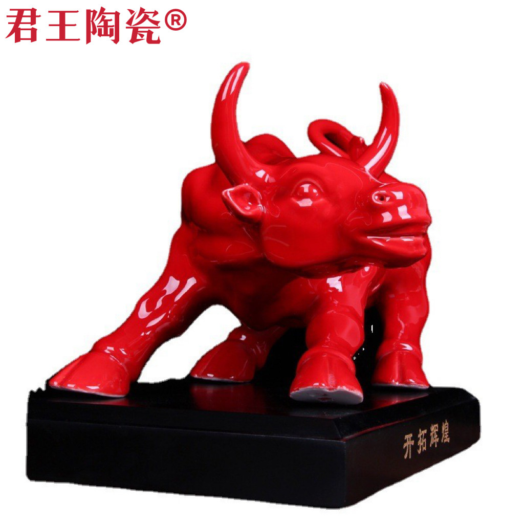 陶瓷珍藏版富贵红牛华尔街牛风水摆件旺市牛描金陶瓷工艺品礼品
