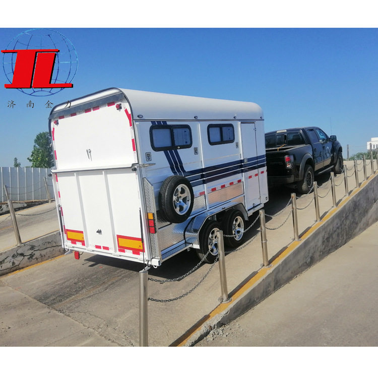 厂家现货供应房车三马斜装上牌款拖挂式运马车  定制运马车,房车