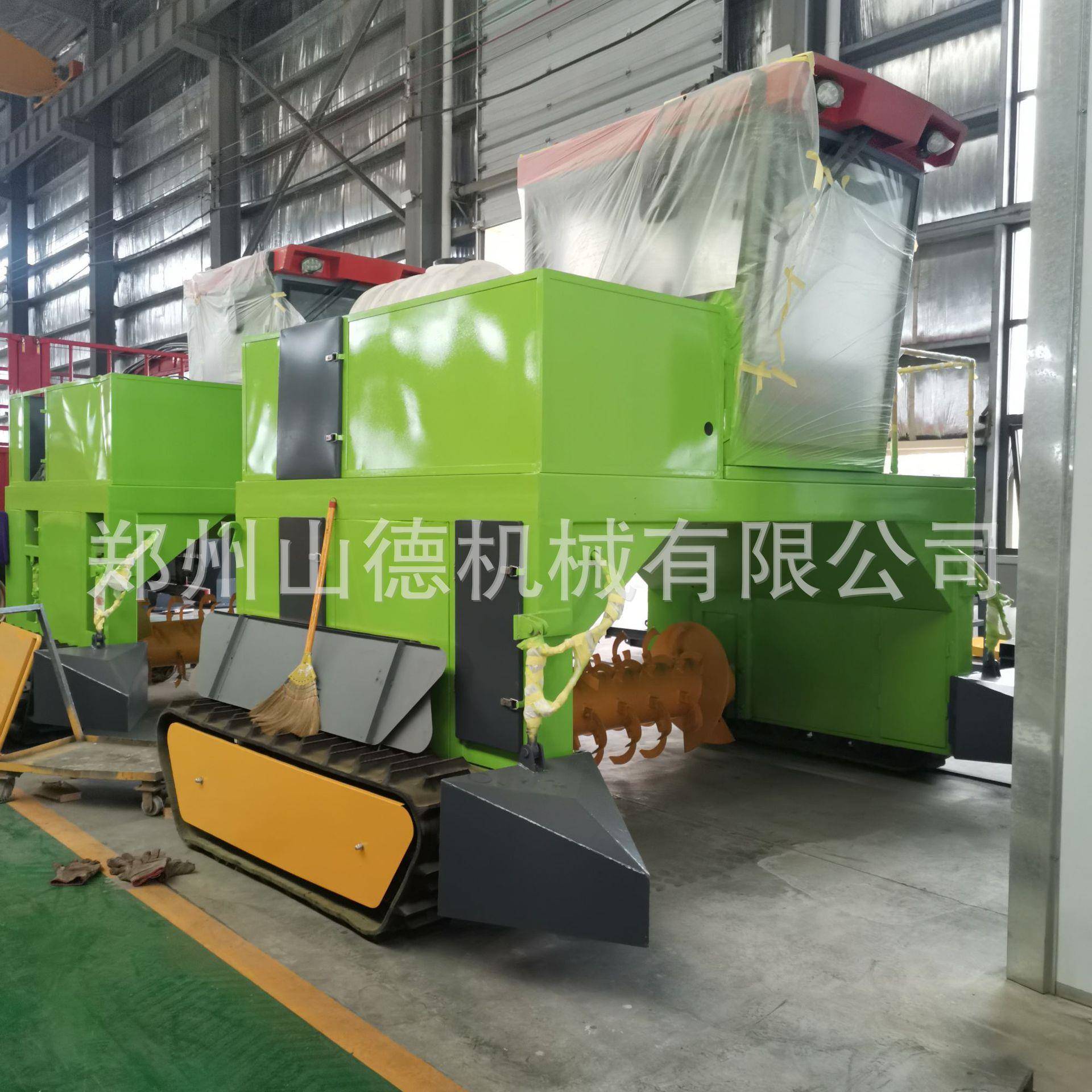 鸡粪全液压履带翻堆机牛粪发酵翻抛机猪粪平地行走式翻堆设备