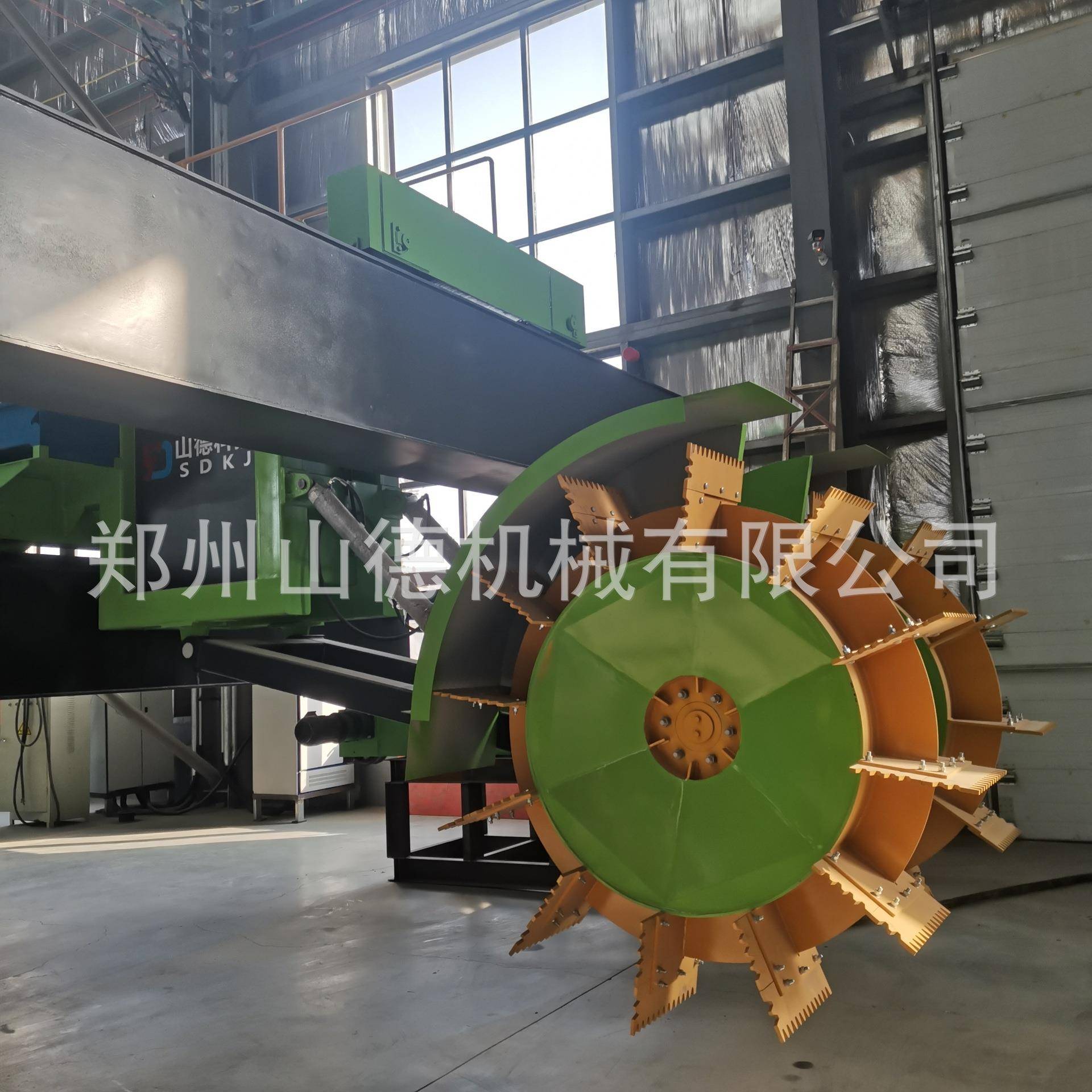 猪鸡粪有机肥翻堆机牛粪深槽发酵轮盘翻抛机污泥大跨度翻堆设备