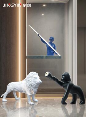 抽象人物雕塑摆件样板房售楼部酒店玄关艺术桌面灯饰工艺品摆设