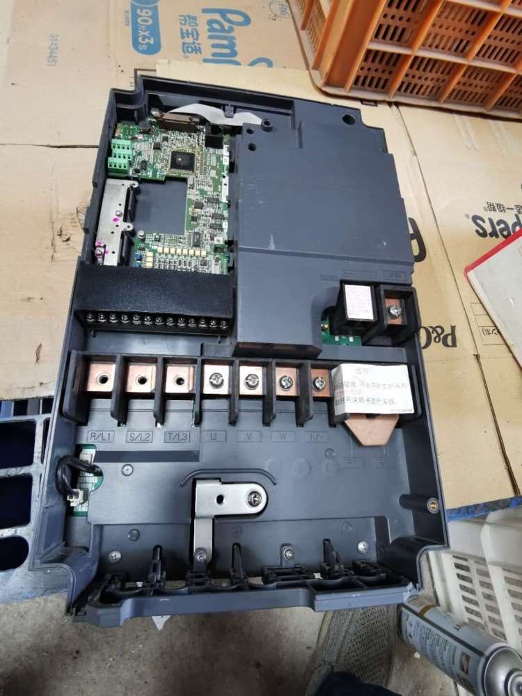 三菱变频器FR-F740-22K-CHTl实物图保功能二手拆