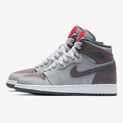 耐克女士时尚透气篮球鞋