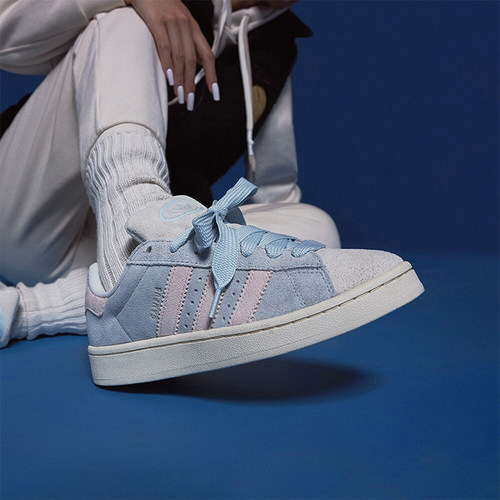 阿迪达斯正品女子运动板鞋