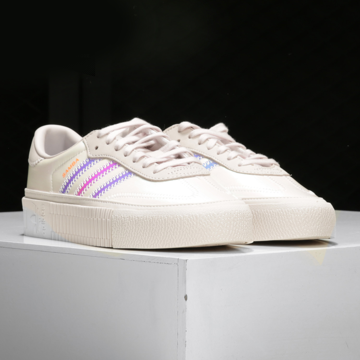 Adidas/阿迪达斯正品当季新款三叶草女子厚底休闲松糕板鞋EE5128