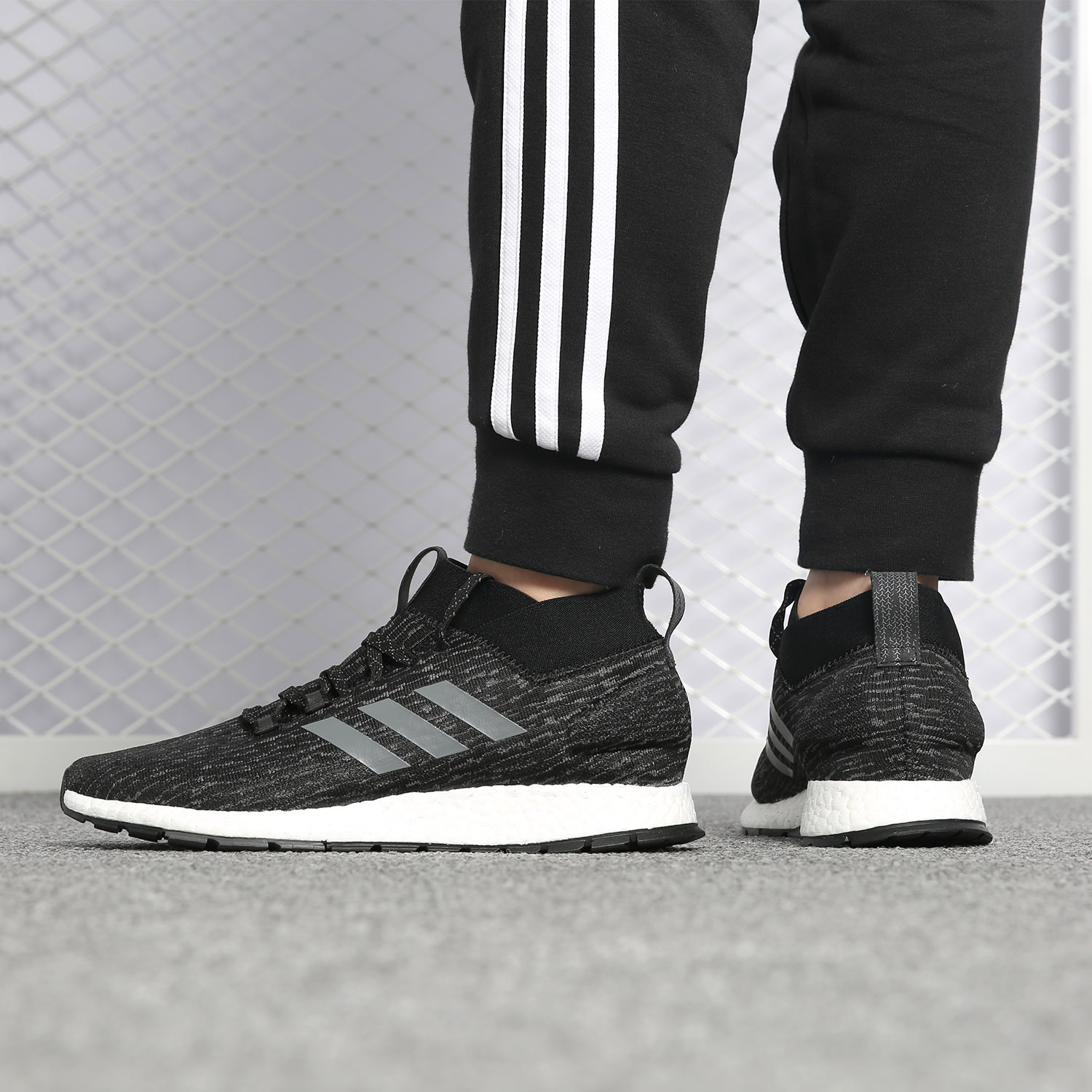 阿迪达斯BOOST男女跑步鞋缓震