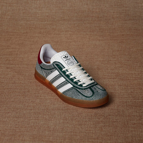 系带板鞋低帮（帮高小于10cm)