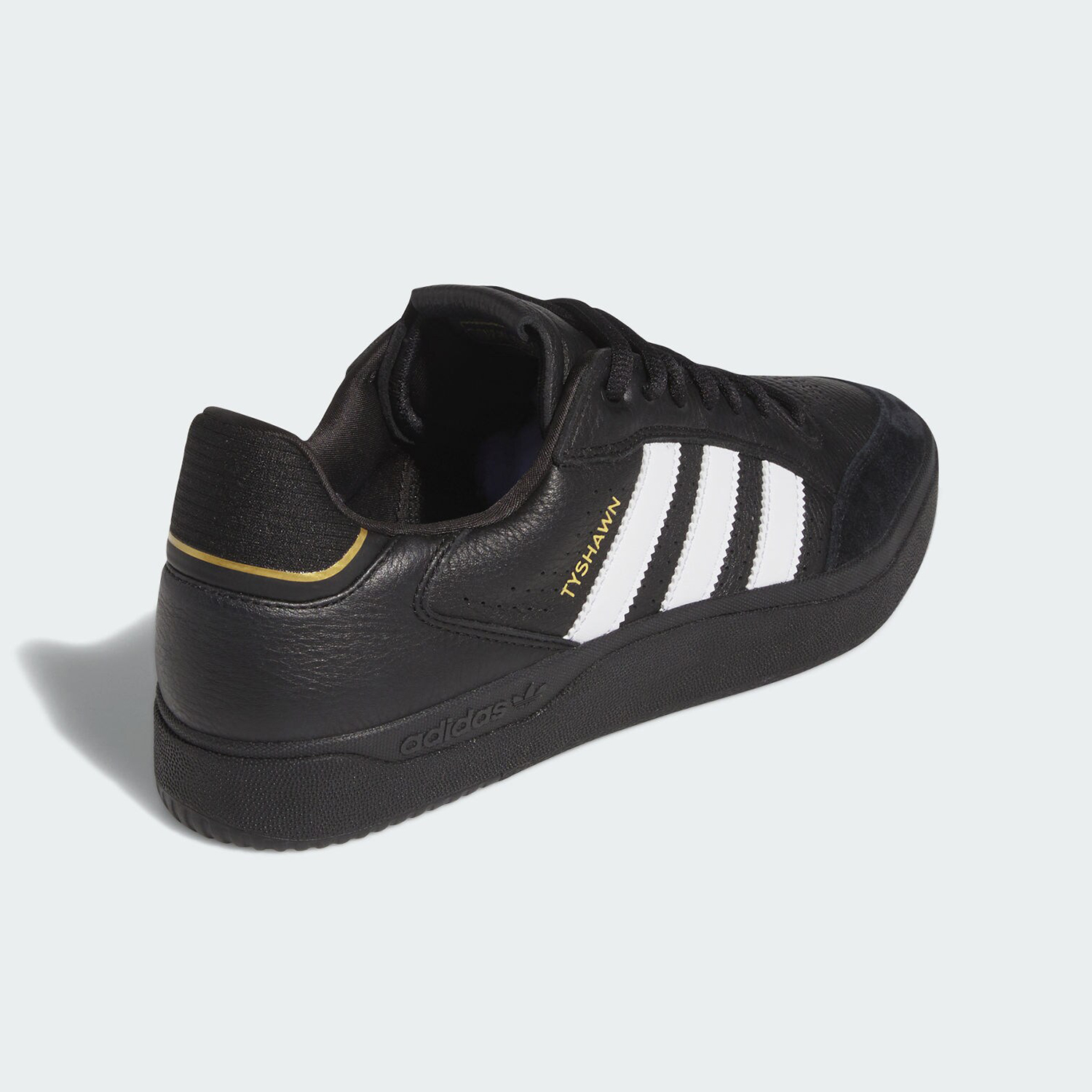 系带板鞋低帮（帮高小于10cm)