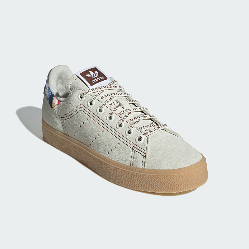 阿迪达斯女士经典简约运动板鞋