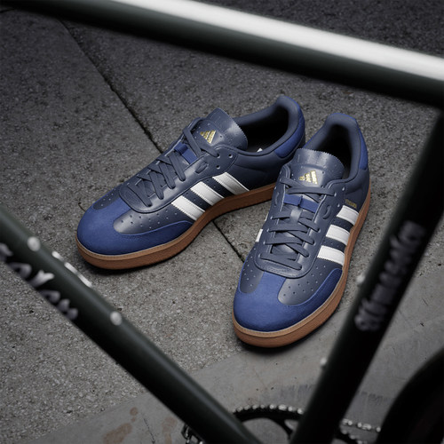 车缝线系带板鞋Adidas阿迪达板鞋