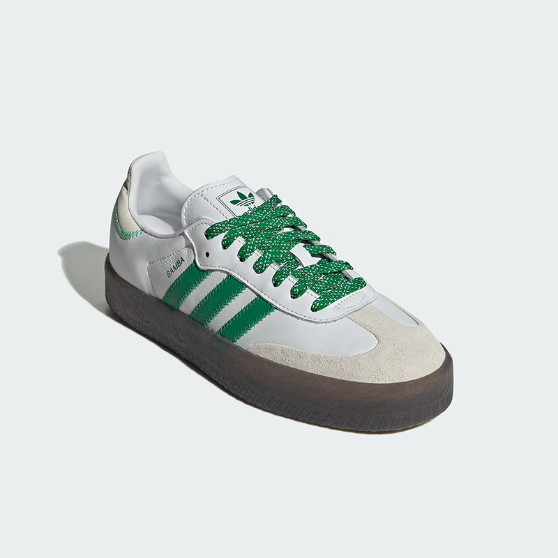 阿迪达斯女士休闲耐磨减震板鞋