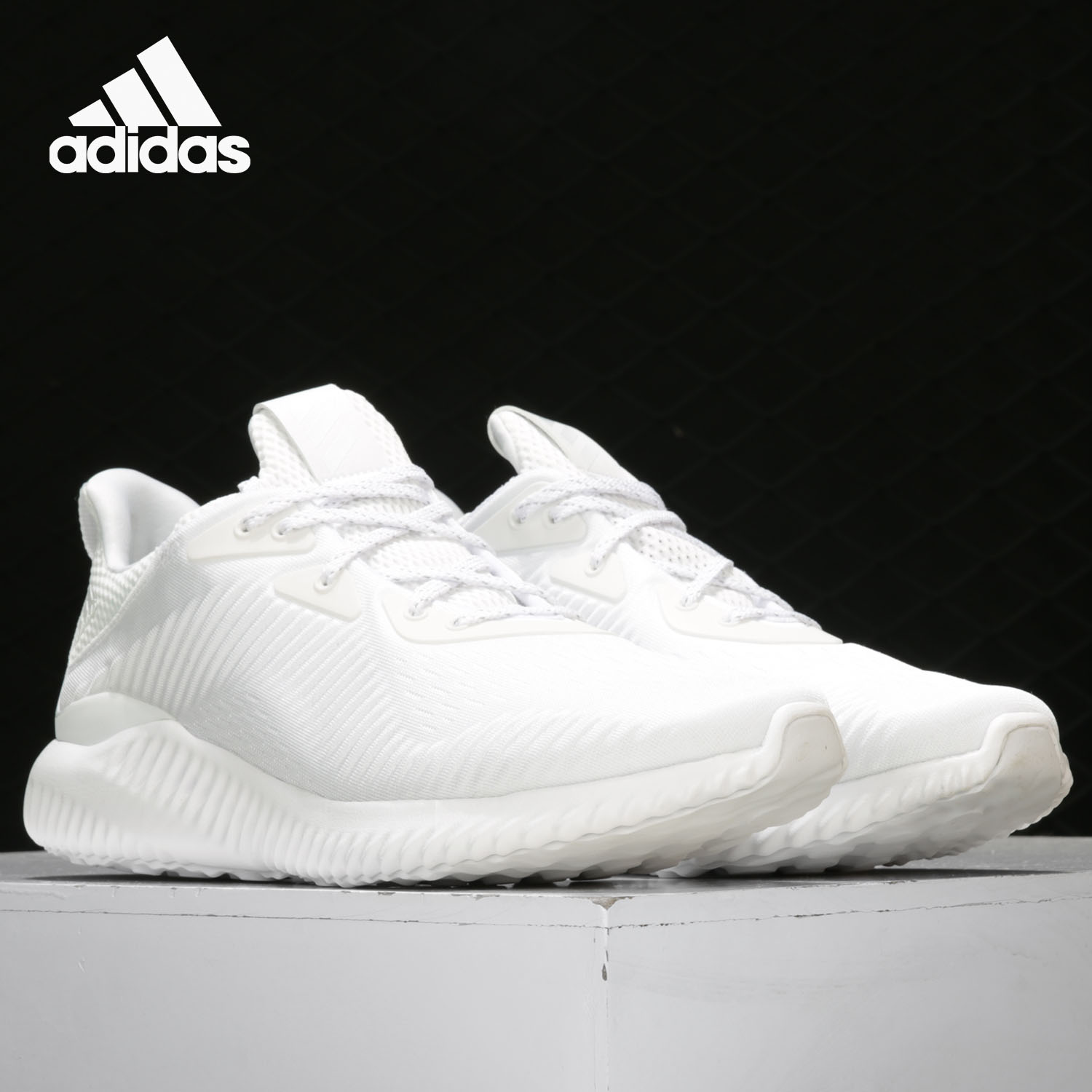adidas阿迪达斯减震运动跑步鞋
