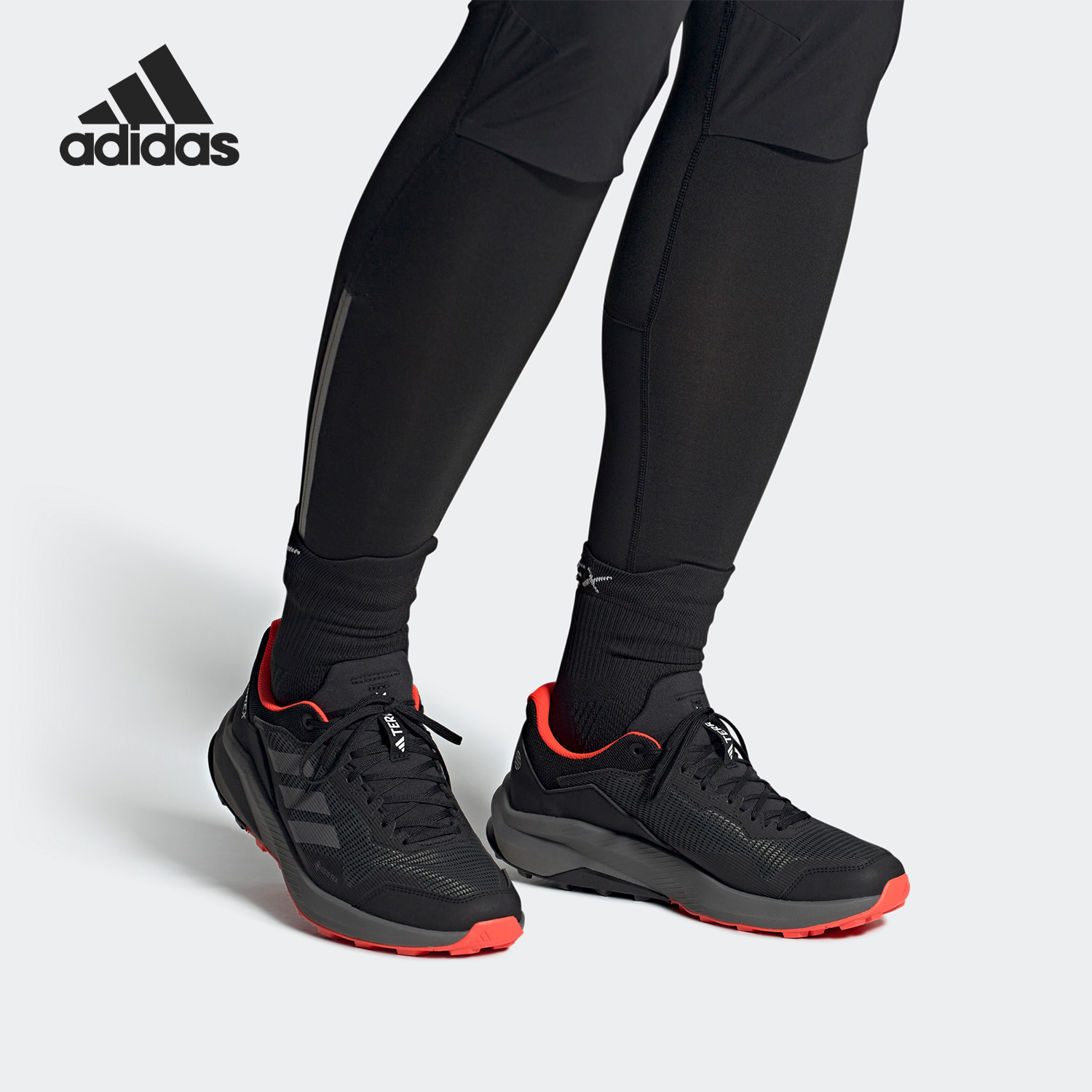 阿迪达斯男女运动跑步鞋