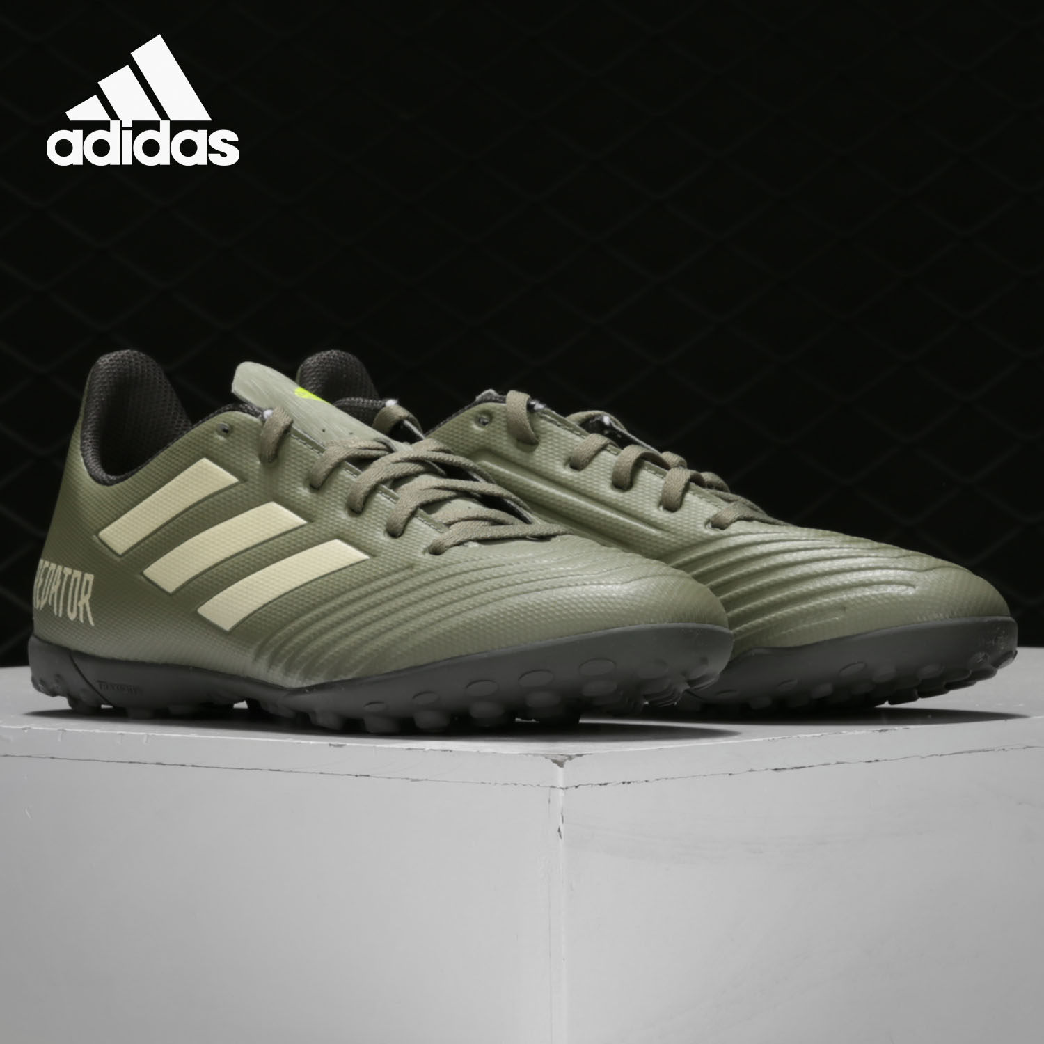 阿迪达斯猎鹰男子足球鞋