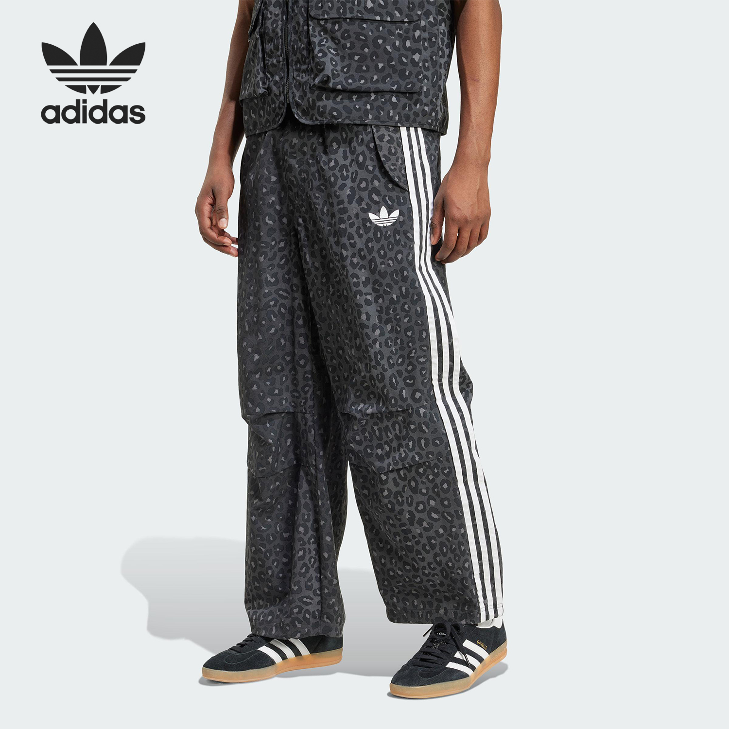 Adidas/阿迪达斯官方正品三叶草男士豹纹印花宽松复古长裤JV7564