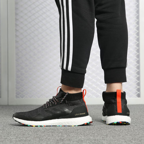 阿迪达斯ultraBOOST男女跑步鞋