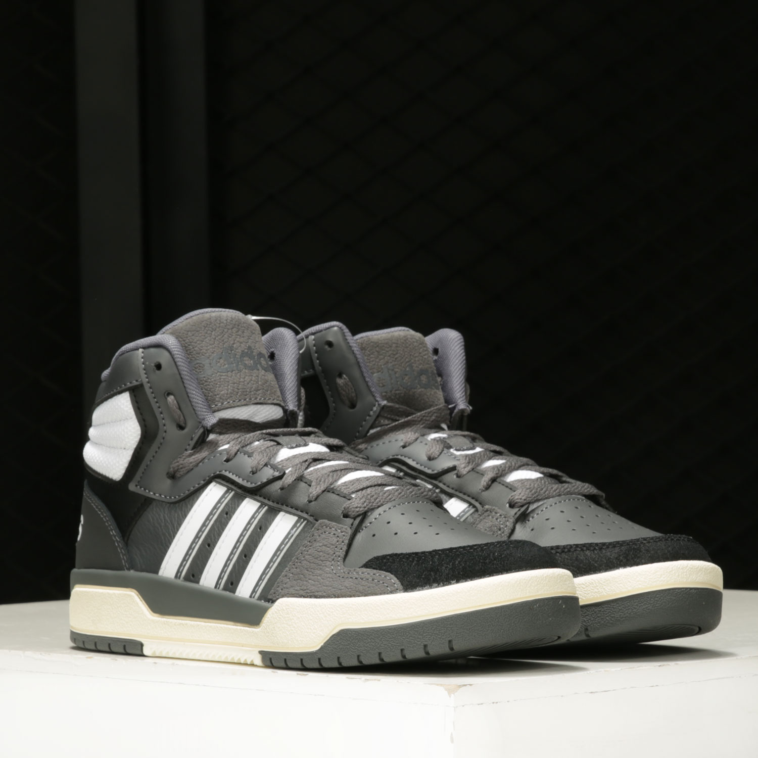 阿迪达斯男女休闲板鞋