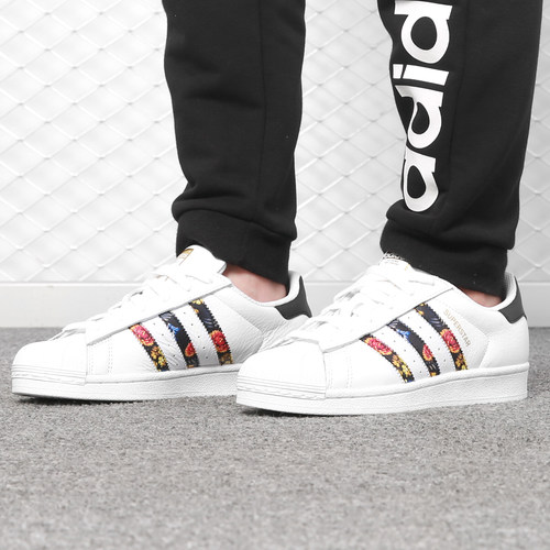 经典板鞋Adidas休闲运动
