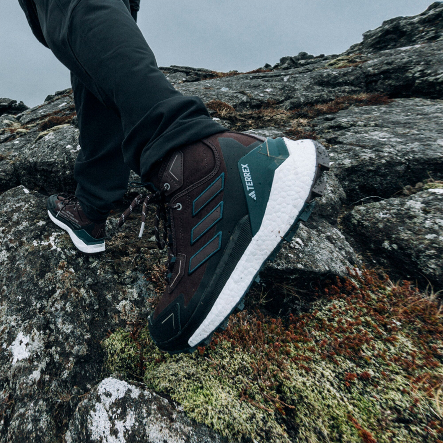 阿迪达斯正品男女登山徒步鞋