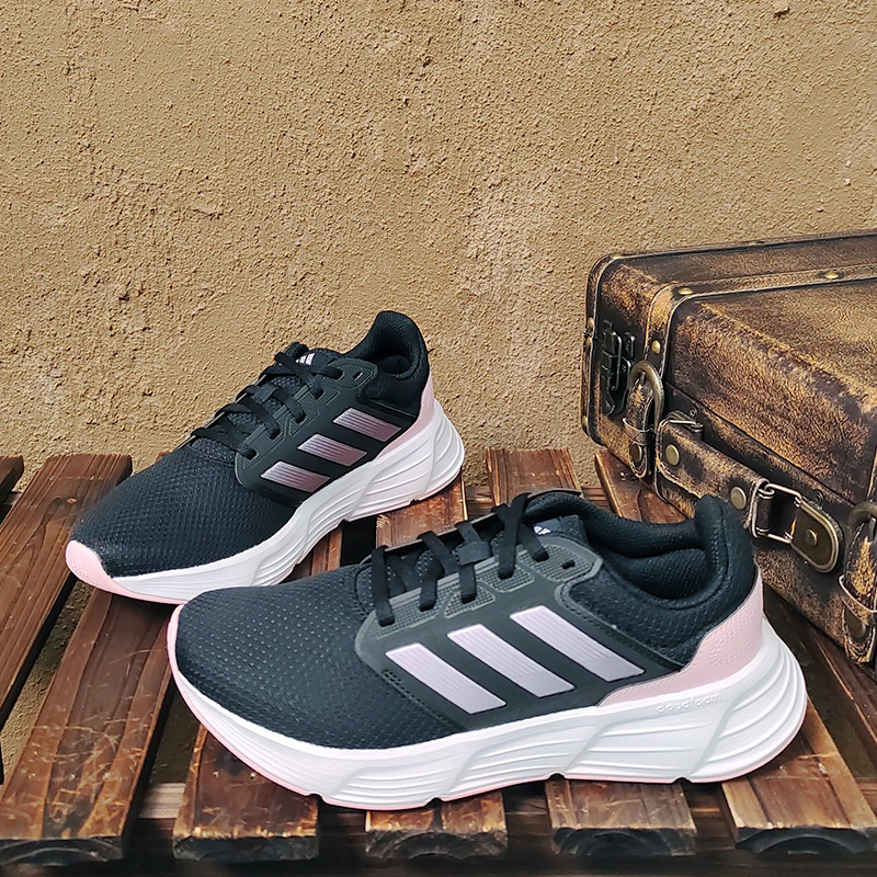 缓震跑步鞋Adidas/阿迪达斯