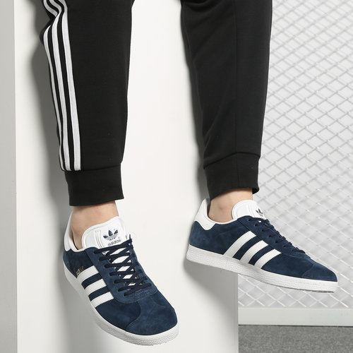 车缝线系带板鞋Adidas阿迪达板鞋