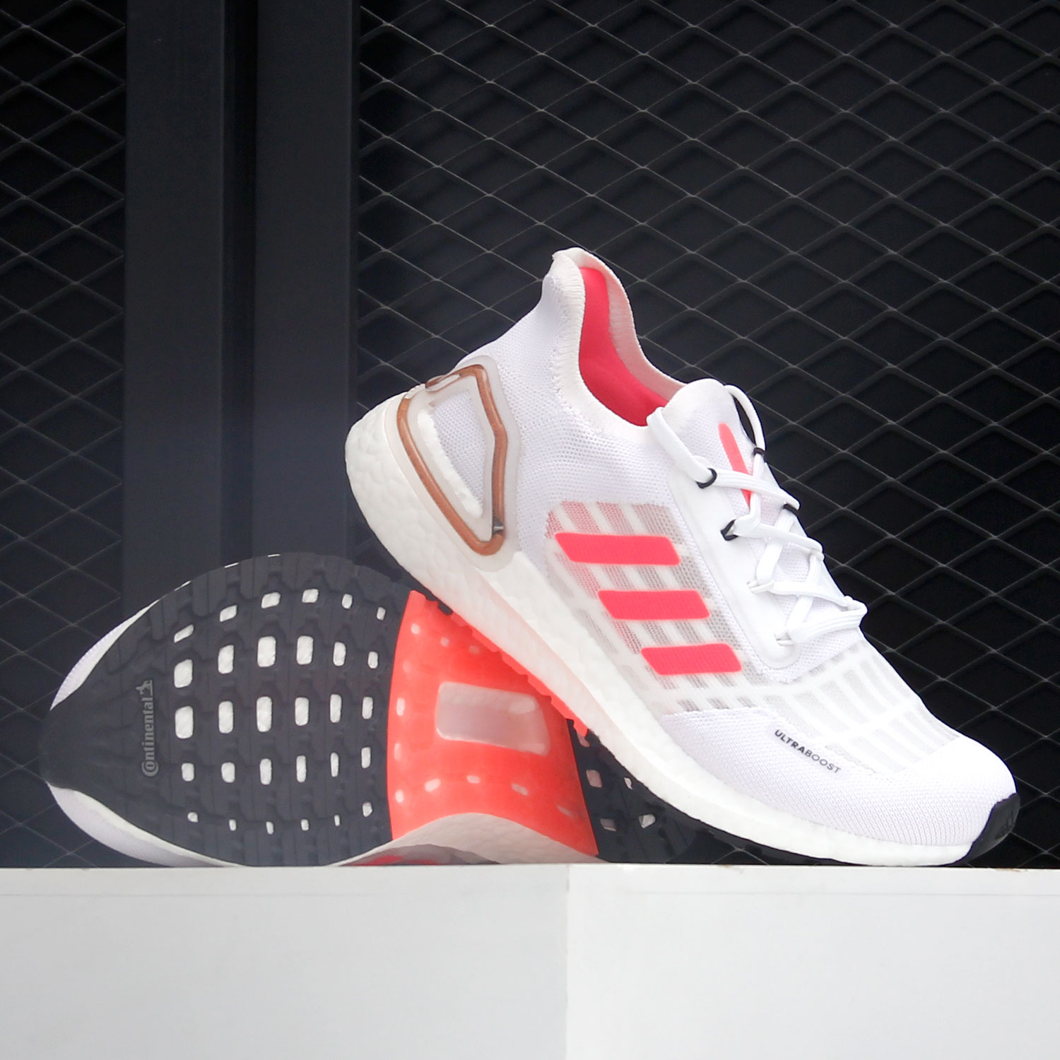 阿迪达斯BOOST男女跑步鞋