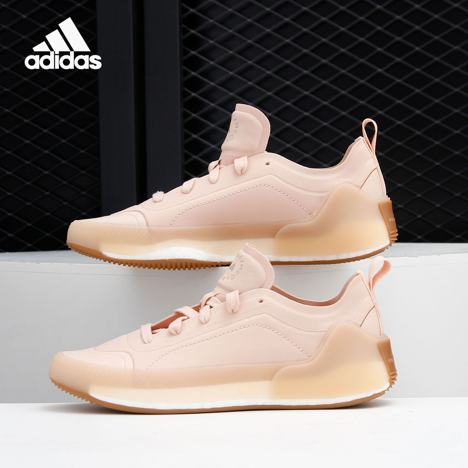 阿迪达斯女子训练运动鞋