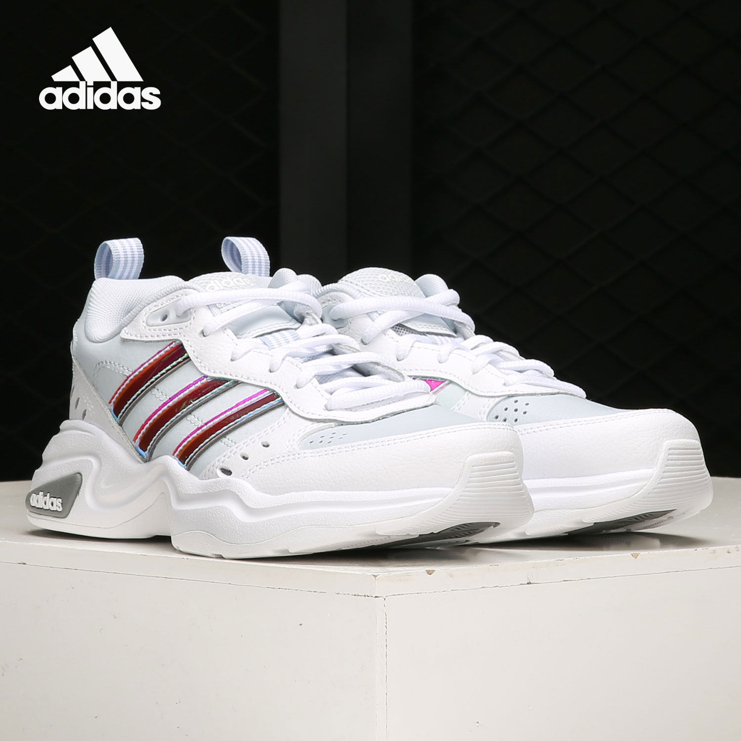 Adidas/阿迪达斯正品女子年新款运动鞋轻便减震跑步鞋FY8632