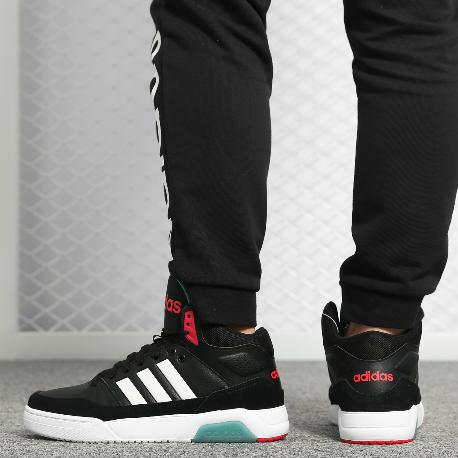 Adidas/阿迪达斯正品当季新款运动高帮舒适板鞋休闲鞋EE6070