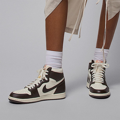 Nike/耐克女士耐磨运动篮球鞋
