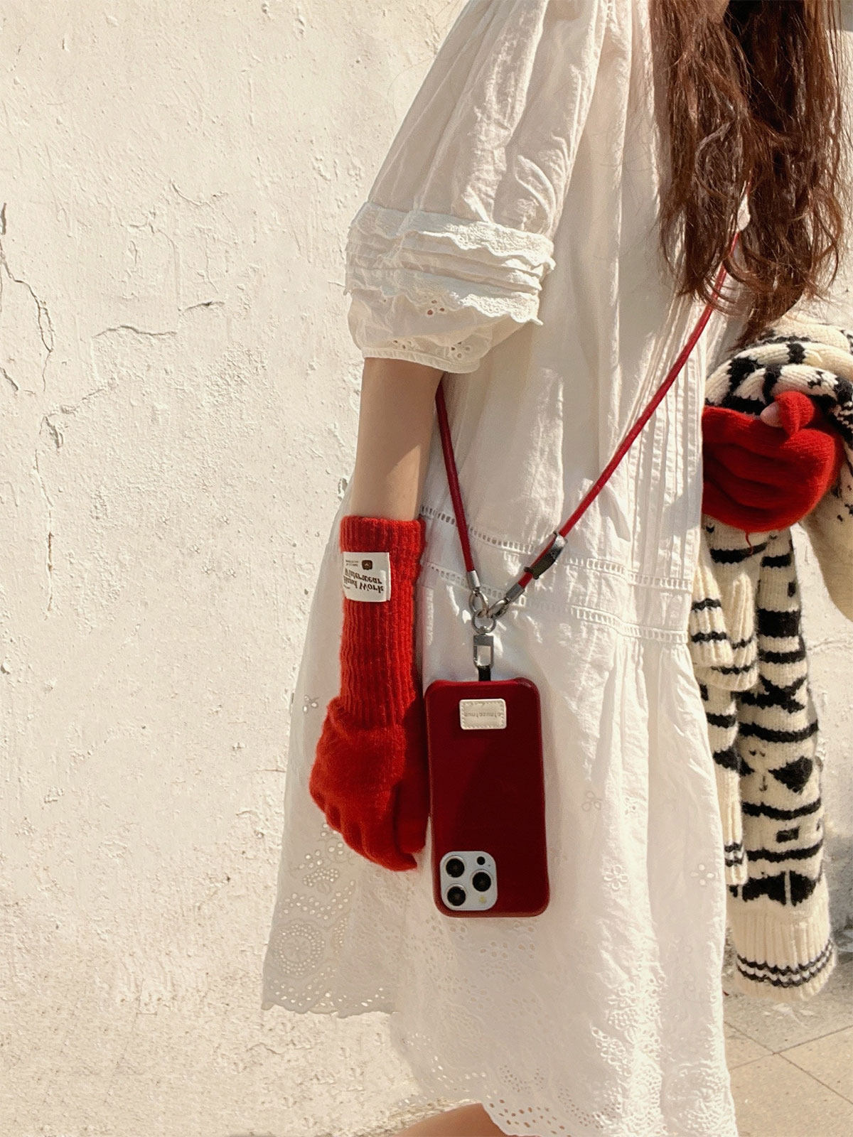 iphone16pro小众皮质15max新年红色手机壳12苹果13斜挎挂绳14适用新款纯色防摔软壳韩国高级感17简约保护套