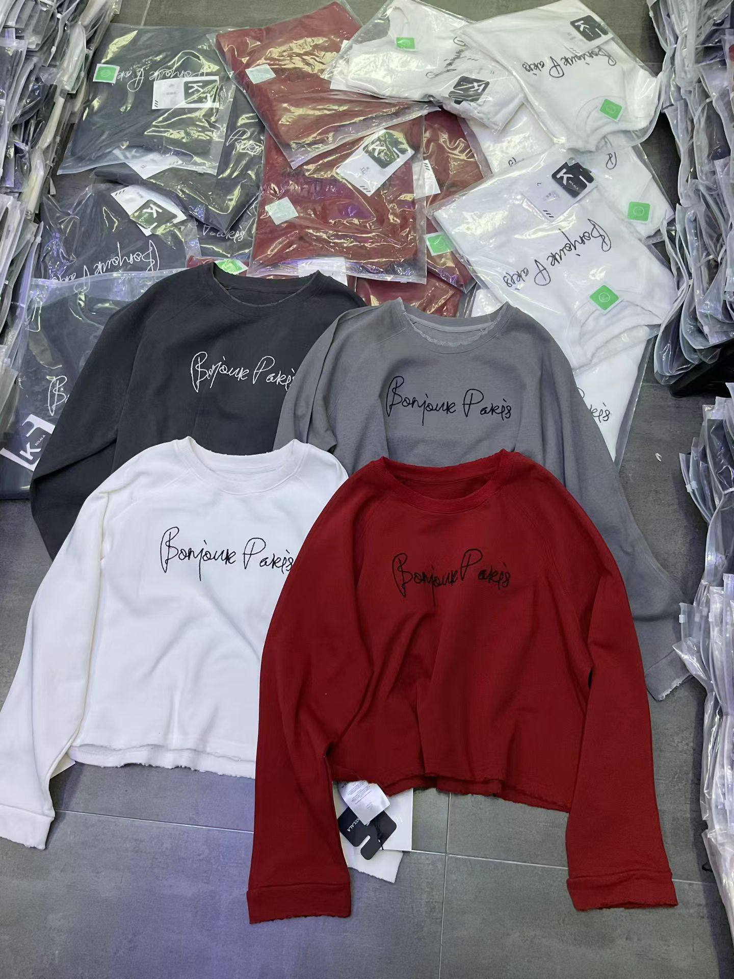 KLL2025新款时尚百搭圆领宽松长袖T恤女潮短款女ins字母女