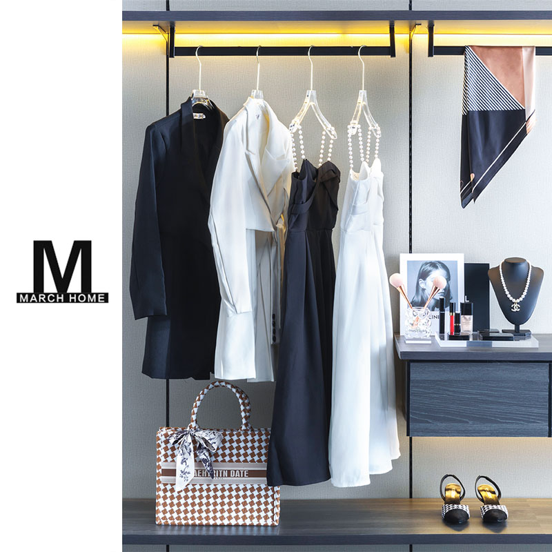 小香风样板房女士衣帽间衣柜连衣裙服饰摆件梳妆台护肤品套装道具