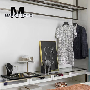 小香风样板间女主人衣帽间装饰品衣柜衣服摆件包包礼帽颈膜首饰架