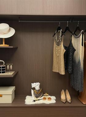 轻奢样板间衣柜衣帽间女士黑金服装饰品组合搭配饰软装全屋定制