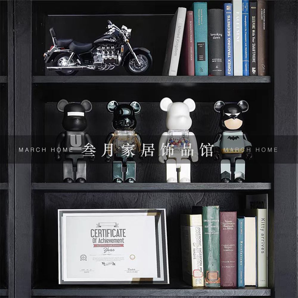 样板间暴力熊摆件男孩房书桌柜