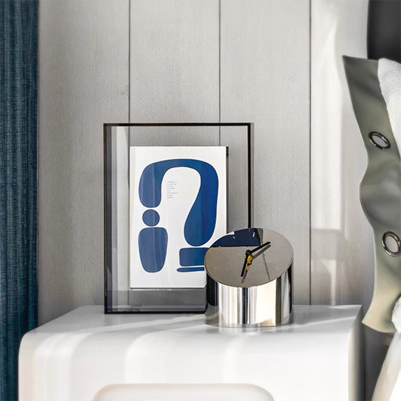 轻奢样板房卧室床头柜蓝色装饰画创意银色时钟装饰品道具摆件陈列