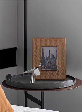 简约样板间卧室房间床头柜橘色皮革相框香薰蜻蜓装饰小摆件陈列