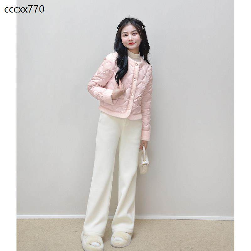 【桃之夭夭】冬季小个子女款气质小香风高级感圆领白鸭绒羽绒服女