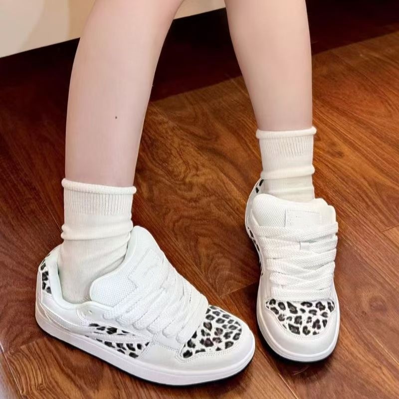 国潮豹纹白闪电有擦声板鞋女ins复古设计感面包鞋舒适耐磨运动鞋