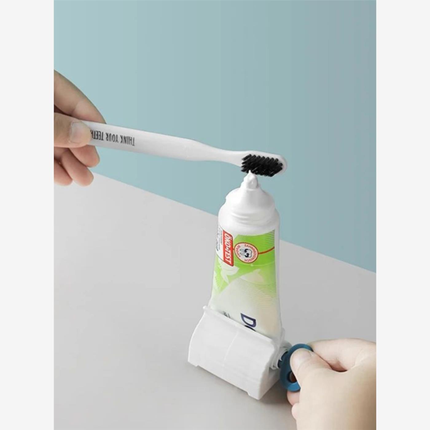 ToothpasteSquzerPHoldO