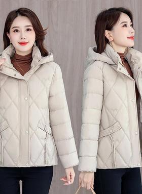 冬805季羽绒棉服装韩版短帽款棉衣妈妈装中老年显连瘦棉袄女外套