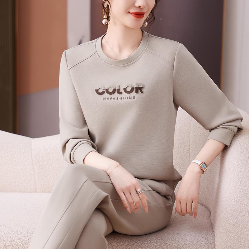 多岁妈妈春装88079787休闲运动装阔秋太太高卫贵上套衣中老年人春