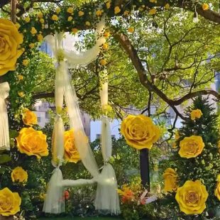 春季造景超大巨型玫瑰花网红店黄玫瑰婚纱摄影写真服装店橱窗布置